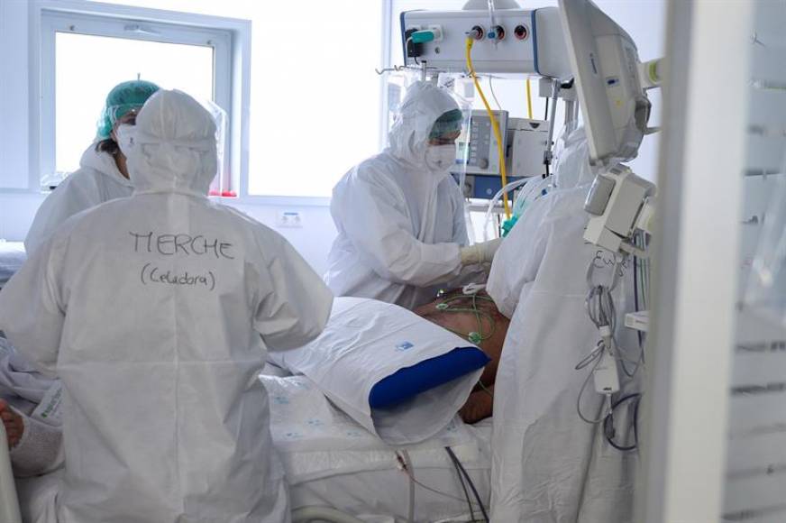 FOTOGRAFÍA. VILA-REAL (ESPAÑA), 31.08.2021. El tratamiento de ozonoterapia a uno de los dos enfermos de covid-19. Efe