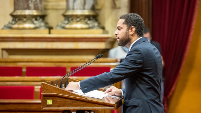 Garriga (Vox) califica de «despreciable e infame» la reunión de Laura Borràs (JxCat) con una plataforma proetarra y exige su dimisión