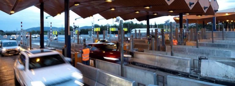 Cataluña instalará placas fotovoltaicas en los antiguos peajes de autopistas