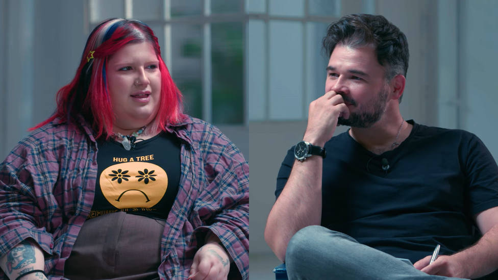 FOTOGRAFÍA. BARCELONA (ESPAÑA), 04.09.2021. La youtubera Estíbaliz Quesada (i) y Gabriel Rufián (d). Ñ Pueblo