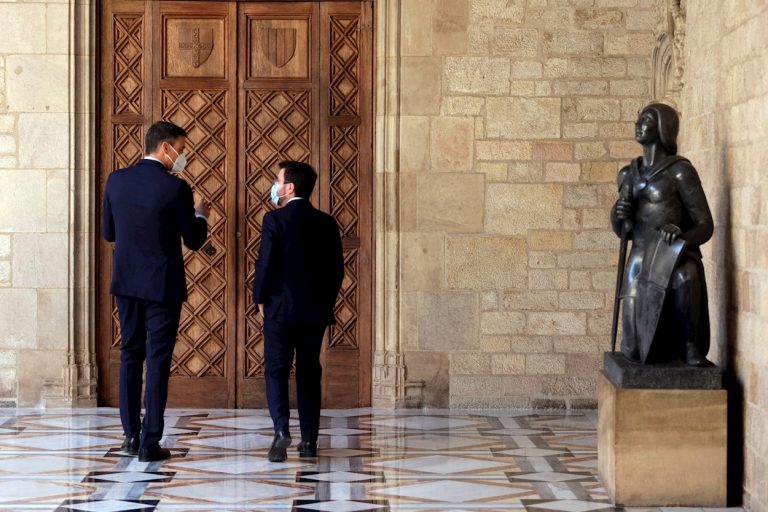 El ministro de Presidencia de Sánchez defiende la Mesa del Procés frente a la «confrontación del PP y Vox»