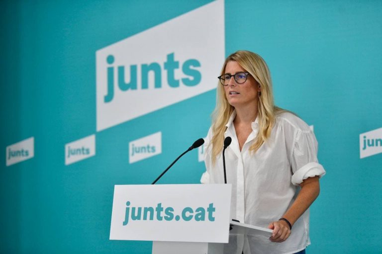 Barcelona| La alcaldable de JxCat Elsa Artadi Vila carga contra la «muleta» de Colau (ERC): «La gente debe votar o Colau o cambio. O Colau o Artadi»