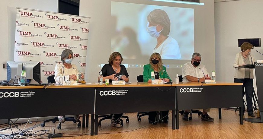 FOTOGRAFÍA. BARCELONA (ESPAÑA), 27.09.2021. Activistas antidesahucios de la organización Frente Obrero han boicoteado la intervención de la alcaldesa Ada Colau. Efe