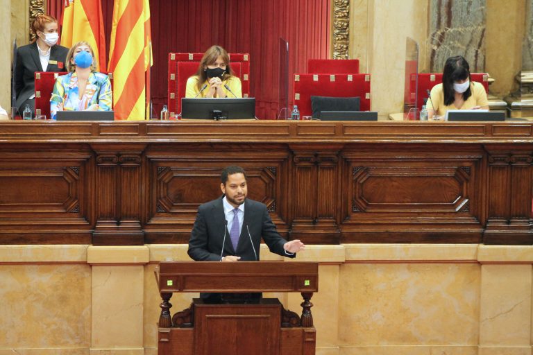 Un recurso de VOX ante el Tribunal Constitucional exige el «uso del español en el Parlamento de Cataluña»