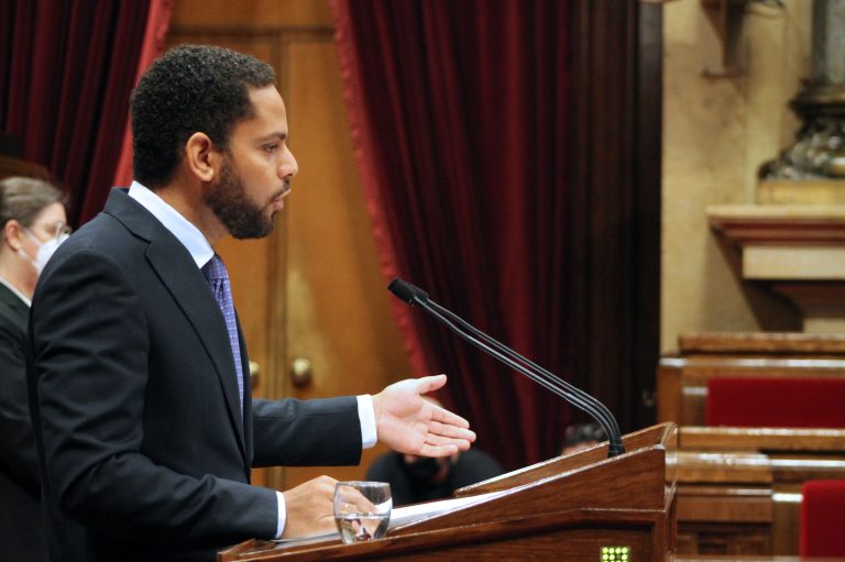 Garriga muestra el «apoyo y reconocimiento» de VOX a las víctimas de la represión separatista y «censura» el odio de Aragonés hacia Policías Nacionales