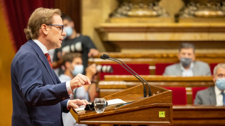 Doménech denuncia el «tripartito de odio y división» de Aragonés ante «patriotismo social e integrador de VOX»