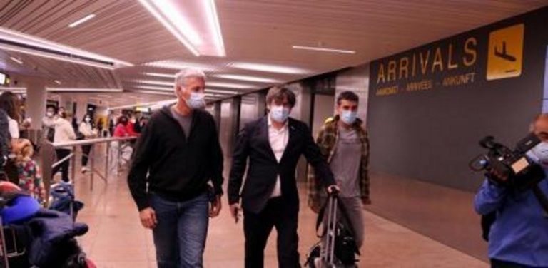 Puigdemont huye de Cerdeña (Italia) y es abucheado en Bélgica a su llegada: «cobarde, viva España «Puchi» (puchista, golpista)»