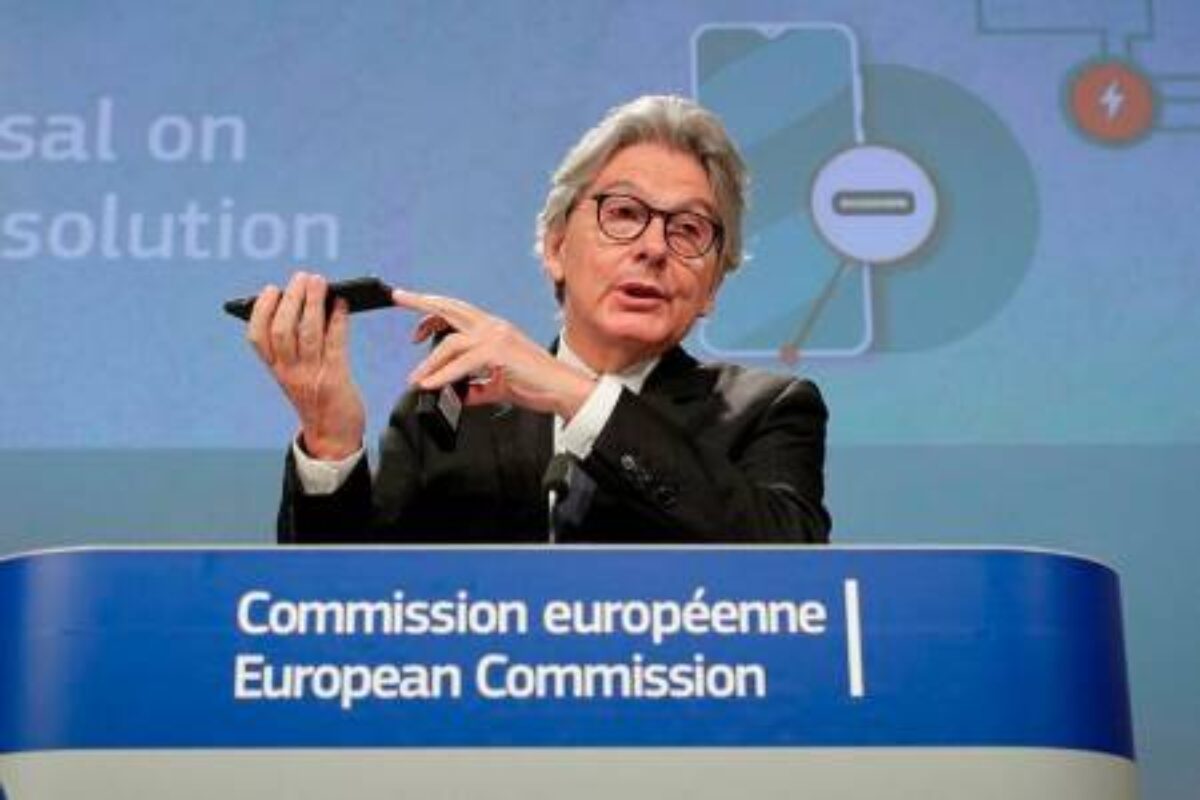 FOTOGRAFÍA. BRUSELAS (BÉLGICA), 23.09.2021. La Comisión Europea propuso este jueves un único cargador universal de tipo USB-C. Efe