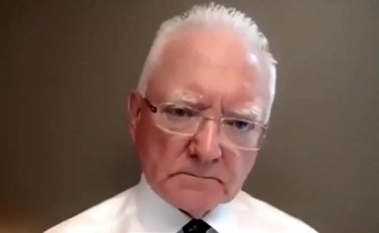 Doctor Roger Hodkinson: «Les están mintiendo con la vacuna COVID 19, no permitan que les asusten»