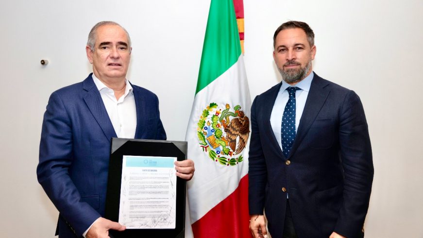 FOTOGRAFÍA. CIUDAD DE MÉXICO (MÉXICO), 03.09.2201. El senador Julen Rementería (PAN) en el Senado (i), el presidente de VOX, Santiago Abascal Conde (d) . Ñ pueblo