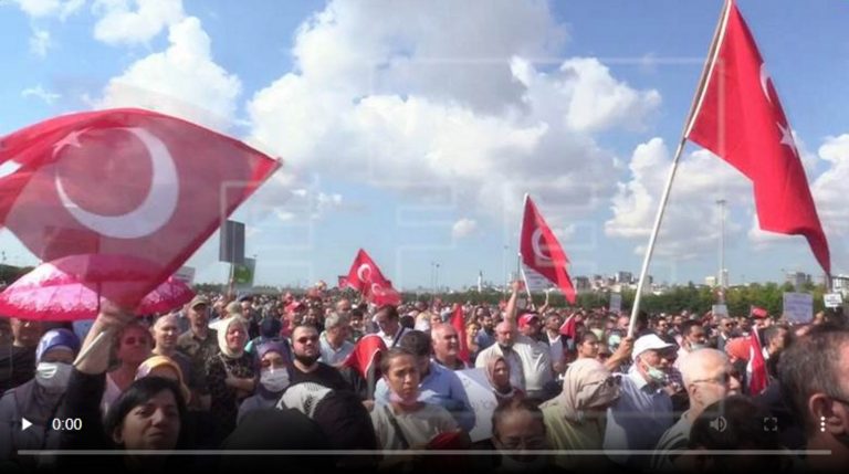 El pueblo de Turquía se levanta contra la vacuna COVID 19 bajo lema «El gran despertar»