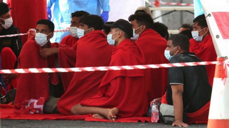 La llegada irregular de inmigrantes a Canarias aumenta un 136 % respecto a 2020