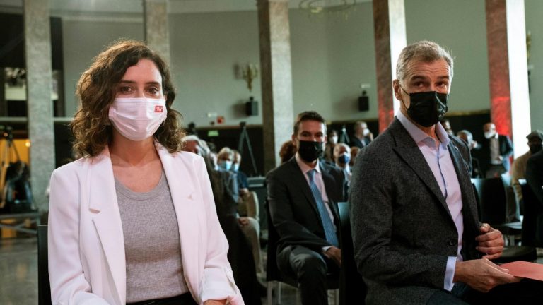 Ayuso presenta una oficina para el idioma español: «Oficina del Español»