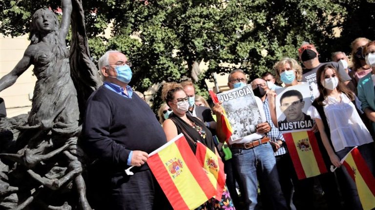 ¿No son delitos de odio los tiros en la nuca y coches bomba de ETA, señor Pedro Sánchez? Basta ya de apretones de manos con Bildu