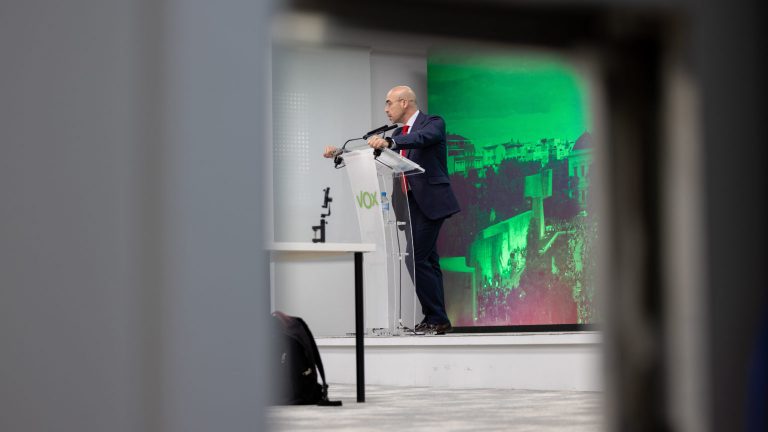 Buxadé (VOX) a la prensa: «Los españoles, que pagan sus subvenciones, tienen derecho a saber la verdad»