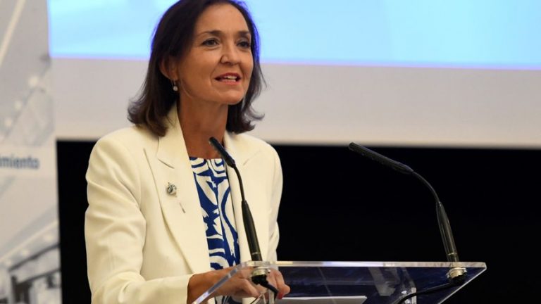 La ministra Maroto pide perdón por vincular el volcán de La Palma con un atractivo turístico
