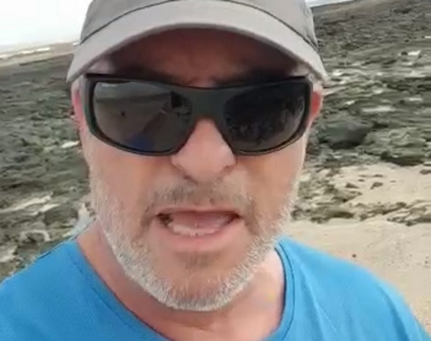 FOTOGRAFÍA. SANTA CRUZ DE A PALMA (SANTA CRUZ DE TENERRIFE) ESPAÑA, 24.09.2021. Un vecino de Canarias, afectado por la lava del volcán. Ñ Pueblo