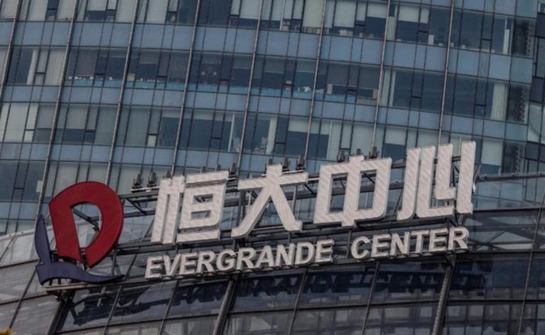 El desplome del gigante inmobiliario chino Evergrande arrastra a los mercados internacionales