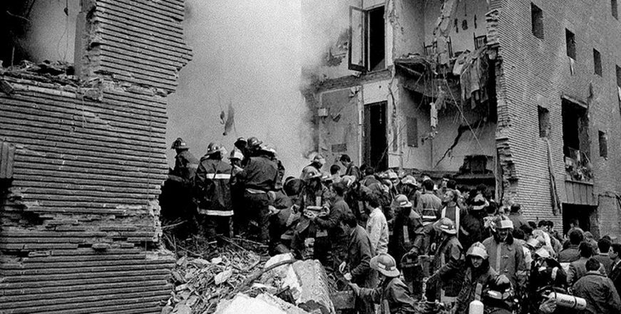 FOTOGRAFÍA. ZARAGOZA (ARAGÓN) ESPAÑA, 11.12.2987. Vista de la casa cuartel en Zaragoza tras un atentado terrorista de ETA que acabó con la vida de 11 personas. Efe
