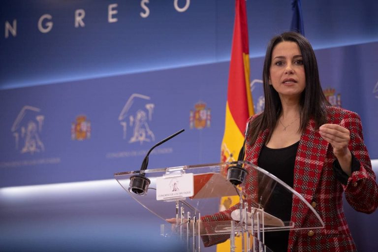 Arrimadas: «Exigimos a Sánchez que deje trabajar a la justicia, la detención de Puigdemont es una buena noticia»