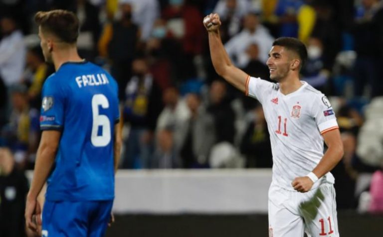 España sale del apuro con sufrimiento (0-2)