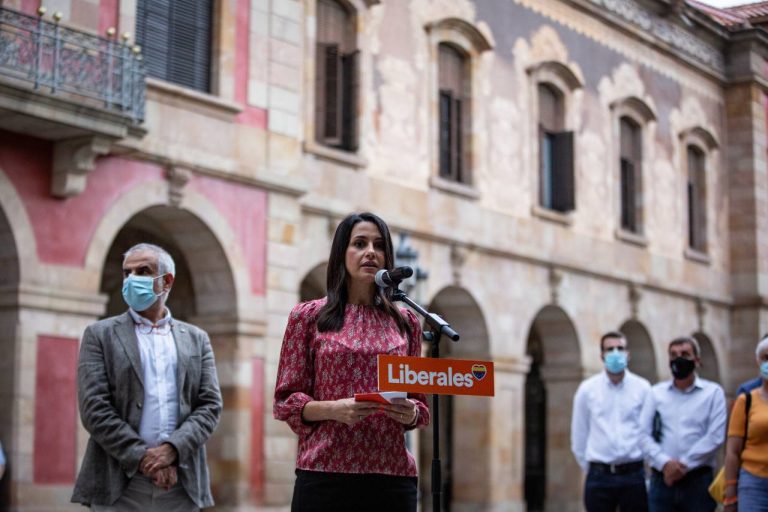 Arrimadas a ERC y JxCat: «Las medallas hay que dárselas a los que frenaron el golpe de estado del 6-S y 7-Sen Cataluña y no a los» golpistas del Procés