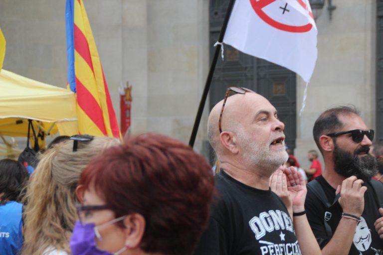 Donec Perficiam acusa a partidos independentistas de «cómplices» en el «terrorismo del Estado en Cataluña»