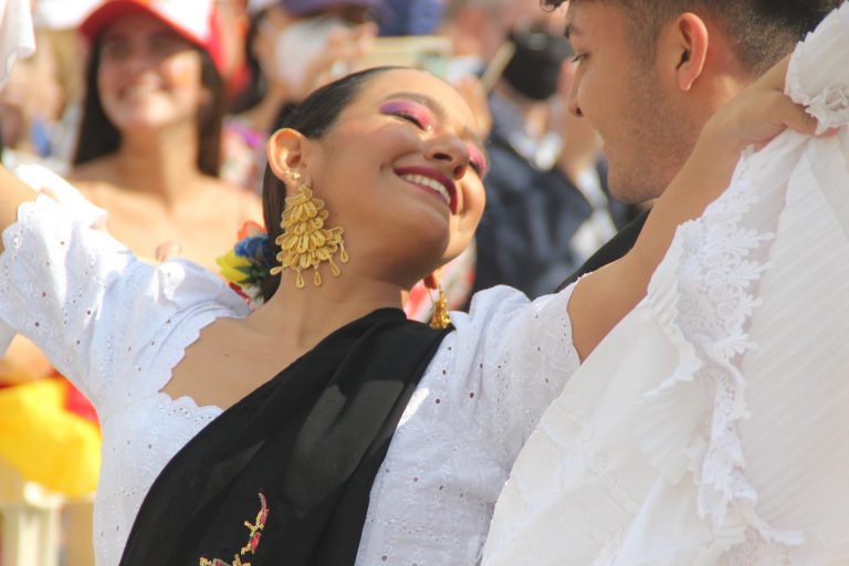 Galería de 237 fotos: 100 mil personas celebran la fiesta nacional de España e Hispanidad en Barcelona