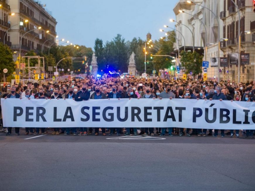 FOTOGRAFÍA. BARCELONA (ESPAÑA), 23.10.2021. UProtesta d elos Mozos de Escuadra en Barcelona. Efe (2)