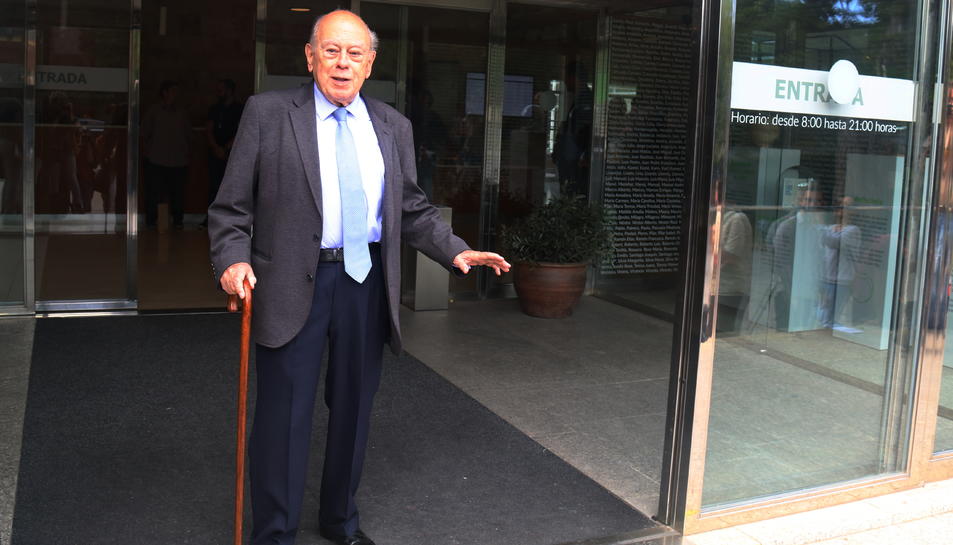 FOTOGRAFÍA. BARCELONA (ESPAÑA),07.10.2018. El expresidente de la Generalidad de Cataluña, Jordi Pujol Soley sale del tanatorio de Les Corts (Barcelona). ACN.