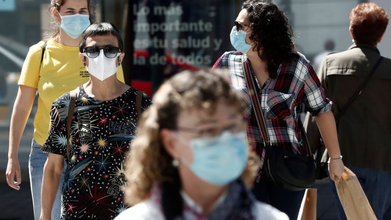 Simón: El uso de mascarillas sin distancia «tiene que discutirse»