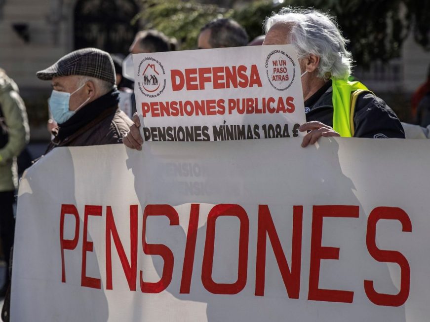 FOTOGRAFÍA. MADRID (ESPAÑA), 16.10. 2021. Protesta de miles de pensionistas en Madrid contra la privatización de las pensiones en España. Efe