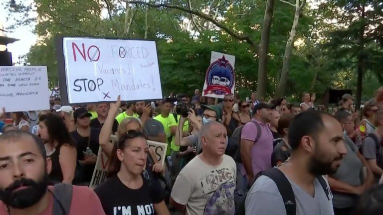 Protesta en Nueva York contra la obligatoriedad de la vacuna COVID 19