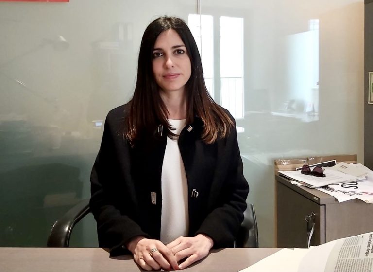 Turiel (VOX) pide políticas que apoyen la maternidad: «No existe una brecha salarial. Existe una brecha maternal»