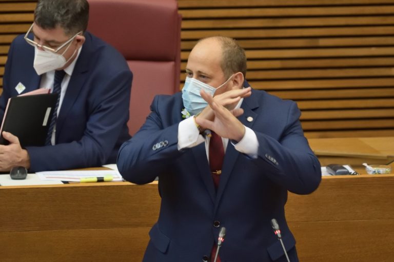 García (VOX) a la consejera Barceló: «La manera que tienen ustedes de gestionar la Sanidad es una chapuza»