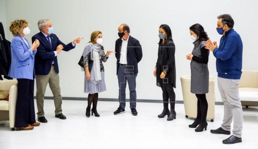 FOTOGRAFÍA. VITORIA (ESPAÑA), 21.02.2021. (i-d) Los padres del escolta del dirigente socialista asesinado por ETA . Efe