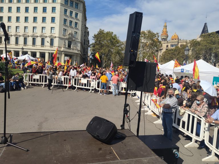 Cerca de 100.000 personas festejan el 12-Oct y la Hispanidad en Barcelona: «Ha sido descomunal»
