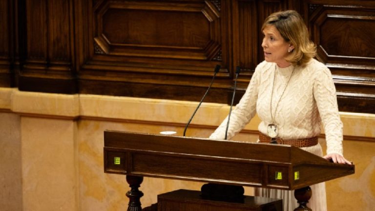 Fuster (VOX) al Gobierno de Aragonès: Que «ningún español viva en la miseria y en la pobreza en Cataluña frente al despilfarro en ‘paguitas’ y pisos a los MENAS que son por los que parece ustedes han apostado»