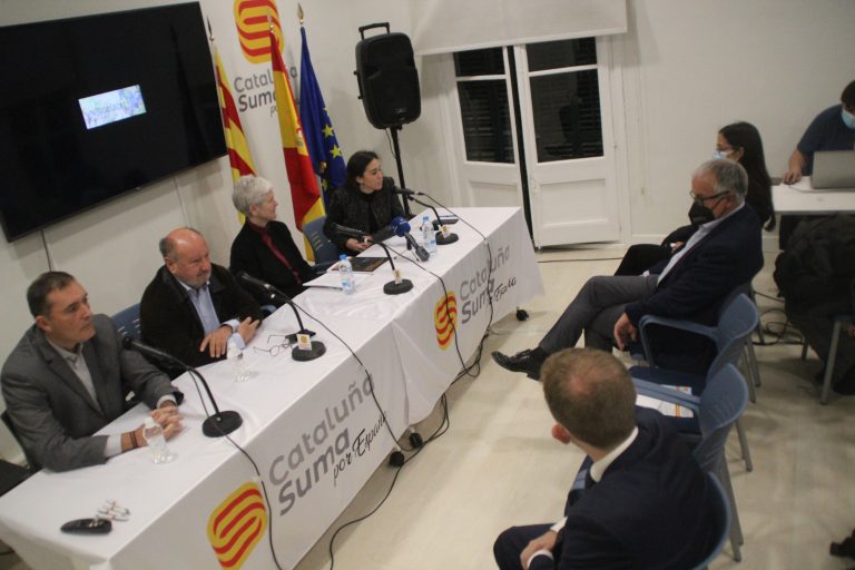 La catedrática sueca Inger Enkvist defiende en Cataluña la «importancia de las lenguas en la Educación»