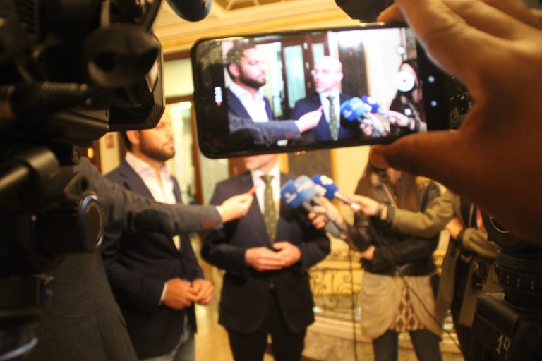Feria de Abril de Cataluña| Buxadé y Garriga visitan la caseta de VOX