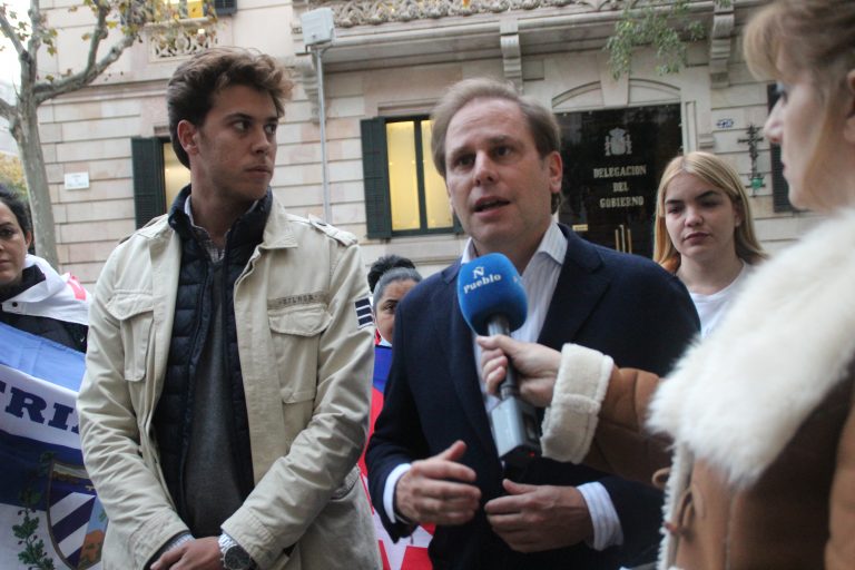 VOX muestra su apoyo al pueblo cubano en una «marcha por la libertad» de Cuba en Barcelona