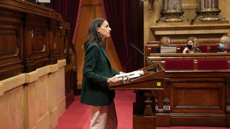 Lora (VOX) critica el «adoctrinamiento sexual» en las escuelas y «despilfarro» de Igualdad de la Generalidad de Cataluña