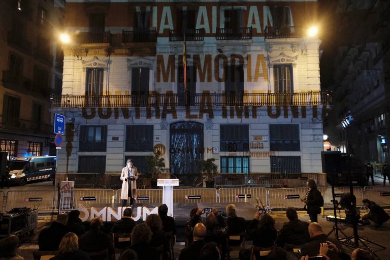 Cuixart y Ómnium «exigen que la Policía Nacional se vaya» por «torturadores y franquistas» y Policía pide apoyo a los catalanes