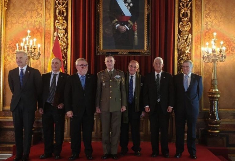 El Ejército entrega en Cataluña las cédulas de nombramiento de «Embajadores» por su «compromiso con España y con sus Fuerzas Armadas»