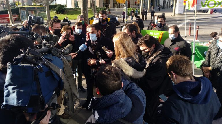 VOX exige la «suspensión de la autonomía catalana» ante el llamamiento de Aragonés al desacato a la sentencia sobre el 25 % de clase en español