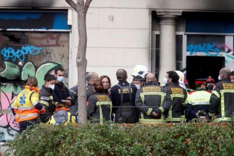 Mueren en Barcelona una pareja okupa inmigrante y sus dos hijos al incendiarse la oficina bancaria abandonada