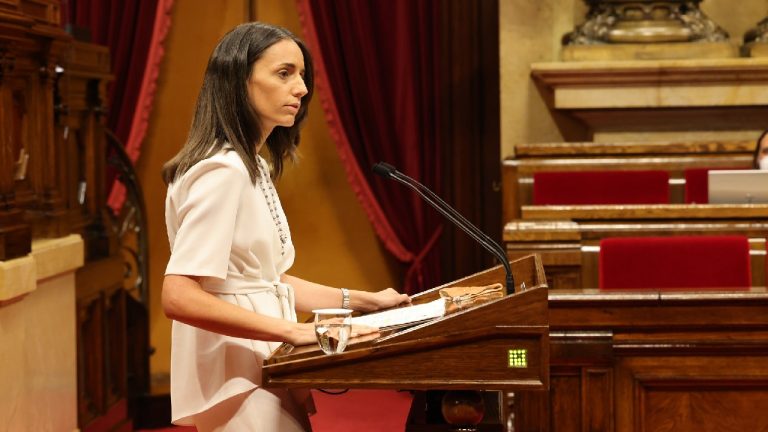 Mónica Lora (VOX) exige que la Generalidad ponga fin a la «oleada de robos en las escuelas» de Mataró (Barcelona)