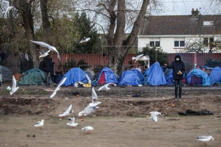 Francia prepara en Calais un mayor control contra inmigración ilegal