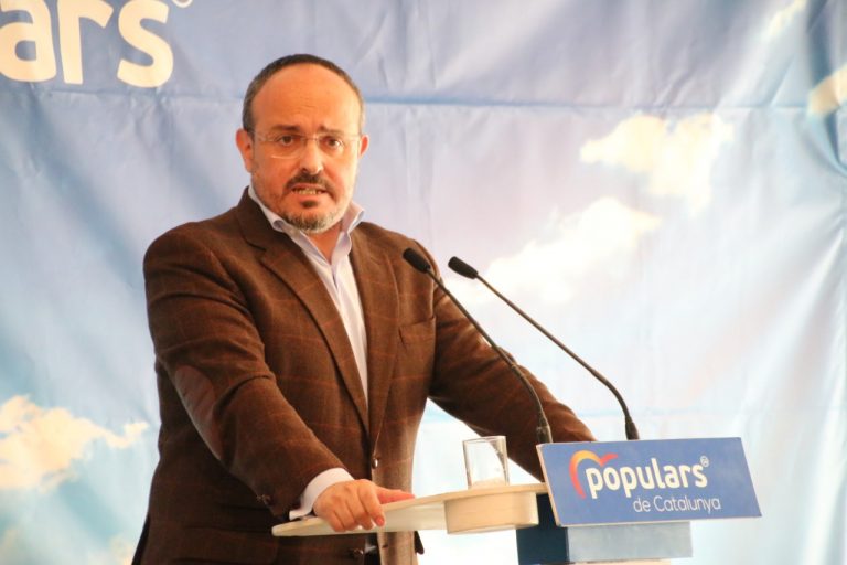 Cataluña| El PP cambia su discurso ahora y va a apoyar el ‘blindaje del catalán’ en las aulas si sus nuevos socios ERC, PSC, JxCat y Podemos lo hacen «dentro de la Ley»