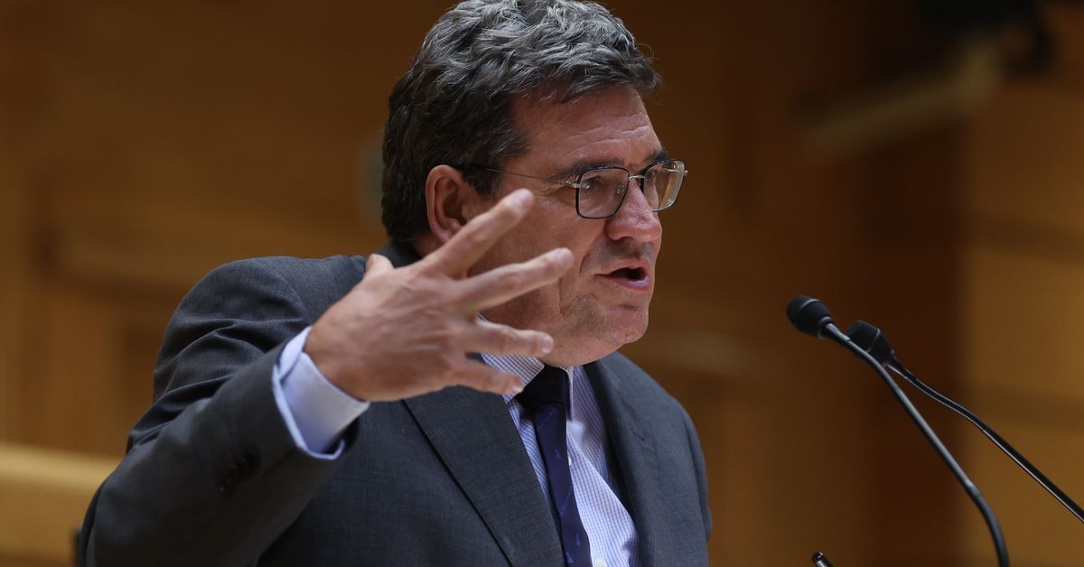 FOTOGRAFÍA. MADRID (ESPAÑA), 03.11.2021. El ministro de Inclusión, Seguridad Social y Migraciones del Gobierno socialcomunista de España, José Luis Escrivá. Efe